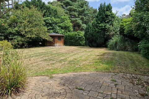 3 bedroom detached bungalow to rent, Canford Cliffs Road, Poole BH13