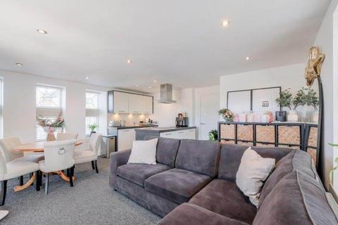 1 bedroom penthouse for sale, Clare Hall Apartments, Prescott Street, Halifax, West Yorkshire, HX1