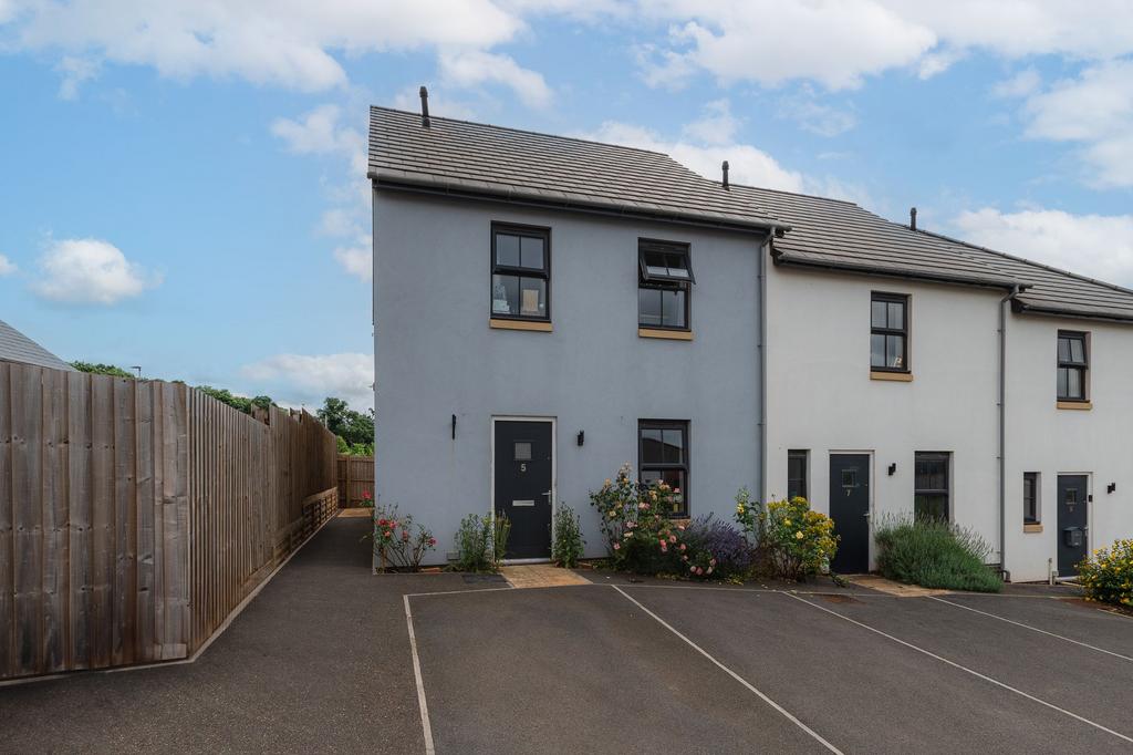 Tarka Way, Crediton, EX17 3 bed end of terrace house for sale £108,000