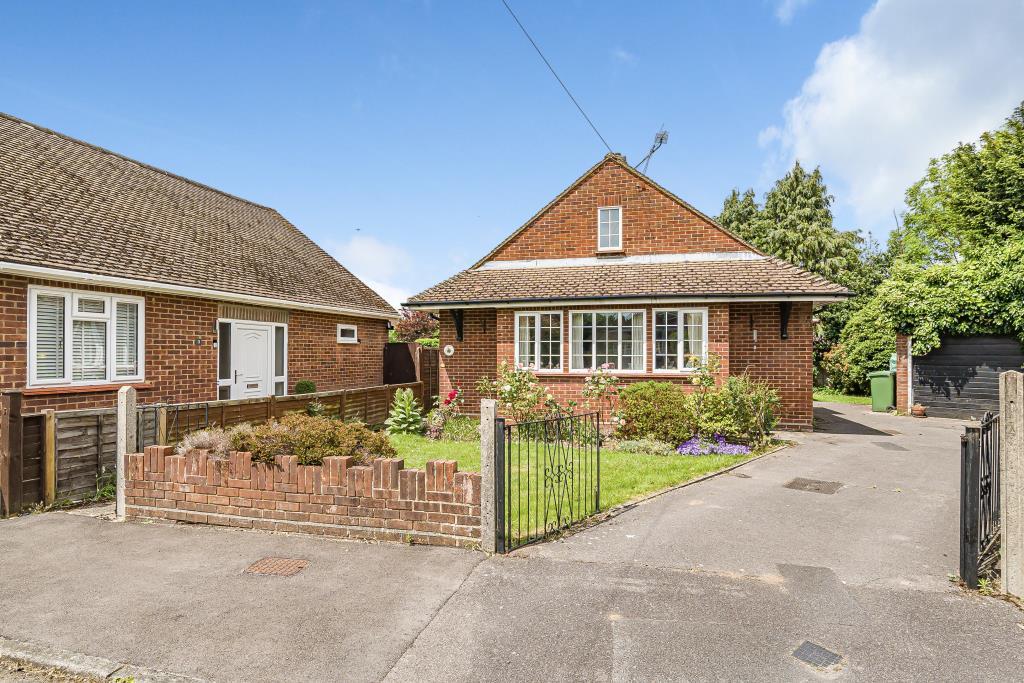 Windsor, Berkshire, SL4 2 bed detached bungalow for sale £650,000