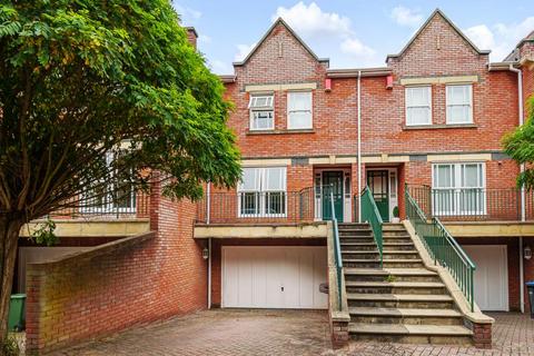 4 bedroom townhouse to rent, Pinel Close, Virginia Water, GU25 4SP