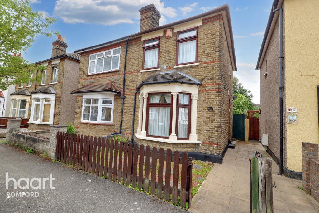Honiton Road, Romford 3 bed semidetached house for sale £400,000