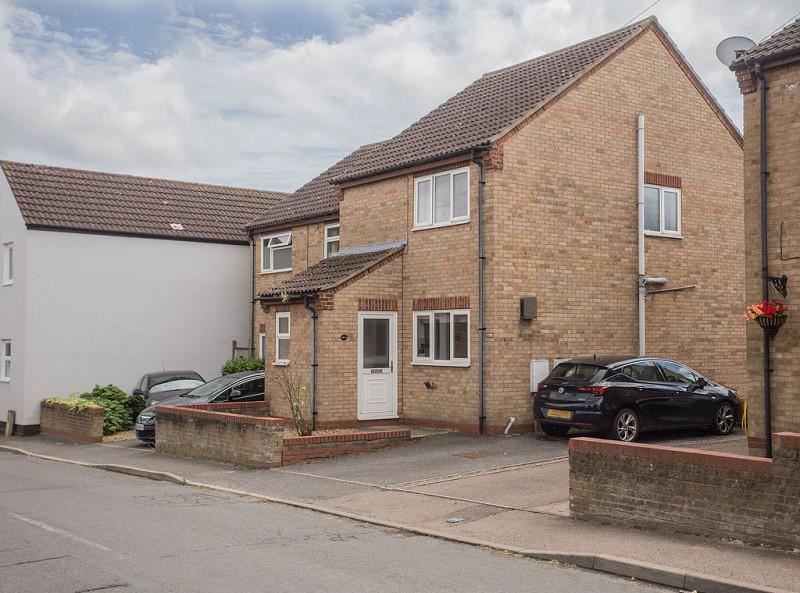 Main Street, Farcet, Peterborough, Cambridgeshire. PE7 3DB 3 bed semi