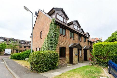2 bedroom maisonette to rent, Benwell Court, Sunbury-on-Thames, Surrey, TW16