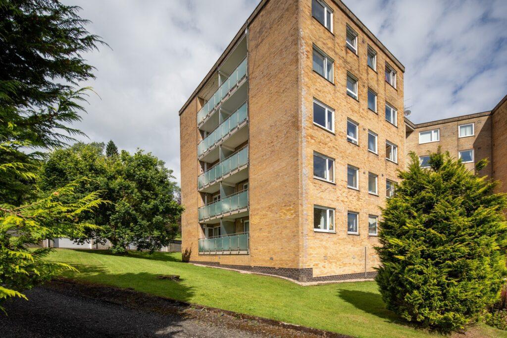Broomcliff, Castleton Drive, Newton Mearns 3 bed apartment for sale £