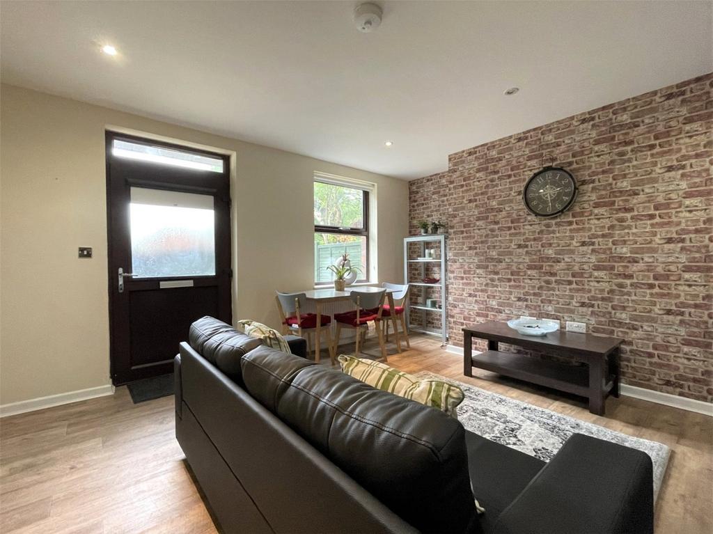 Otley Road, Far Headingley, Leeds, LS16 2 bed apartment £1,050 pcm (£242 pw)