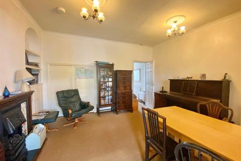 24 Bay View, Paignton, TQ3 2DL