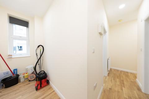 2 bedroom flat to rent, Park Avenue, Barking IG11