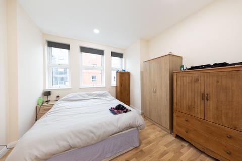 2 bedroom flat to rent, Park Avenue, Barking IG11