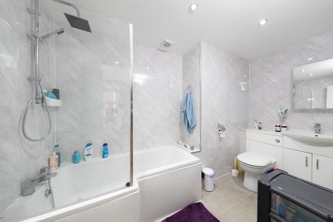 2 bedroom flat to rent, Park Avenue, Barking IG11