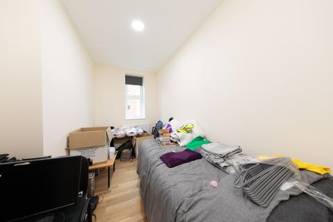 2 bedroom flat to rent, Park Avenue, Barking IG11
