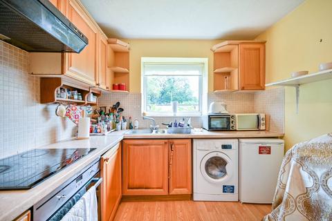 2 bedroom flat for sale, Linden Grove, New Malden, KT3