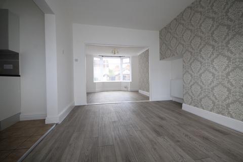 3 bedroom terraced house to rent, North Rd, Hull, HU4
