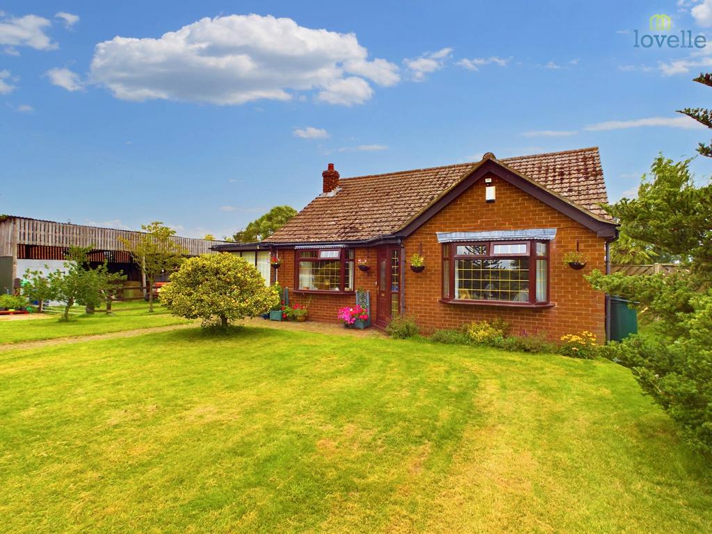 Whitehouse Farm, Saxilby, LN1 3 bed bungalow for sale £550,000