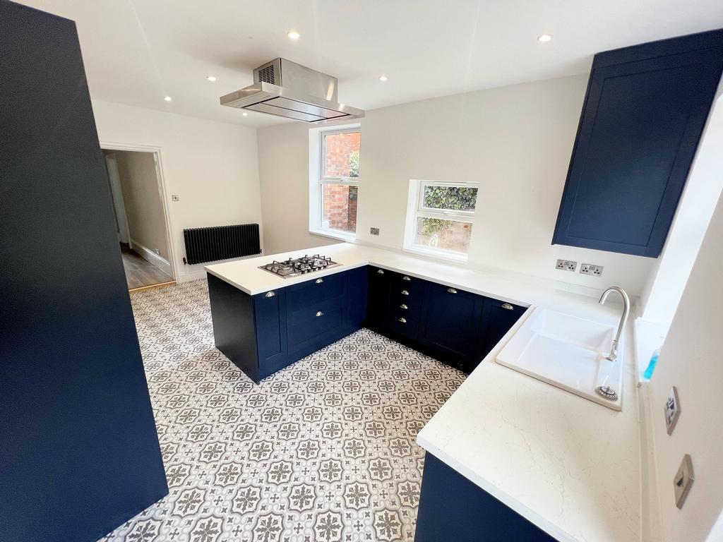 Lime Grove, Long Eaton NG10 4 bed semidetached house for sale £319,950