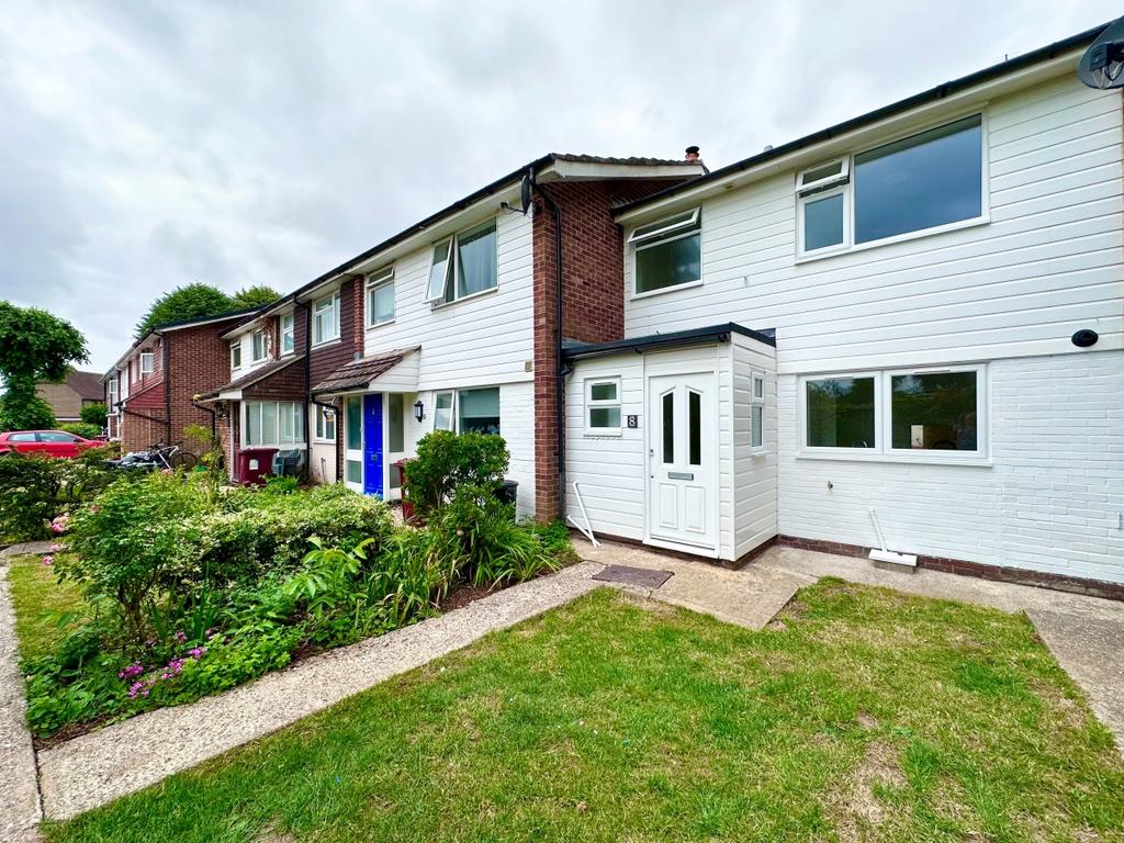Lime Close Chichester PO19 3 bed end of terrace house £1,600 pcm (£