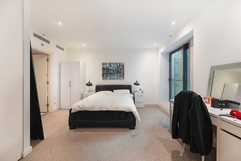 undefined, Discovery Dock Apartments East, South Quay Square, London
