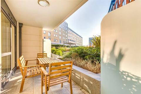 2 bedroom flat for sale, Doulton House, Chelsea Creek, London