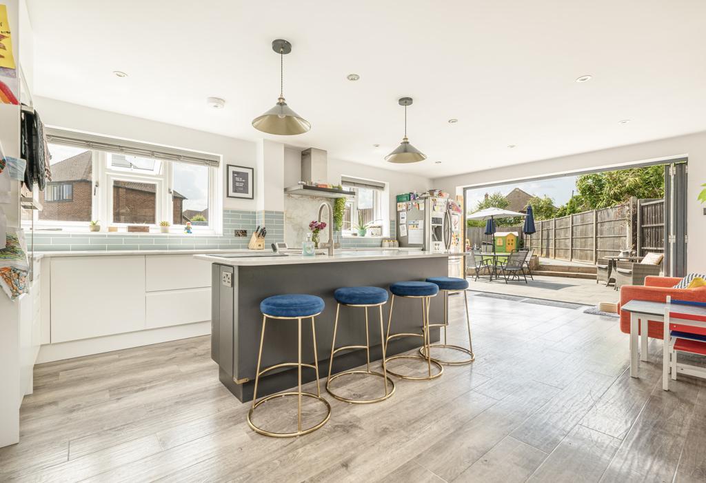 Richmond Drive, Shepperton 4 bed detached house for sale £950,000