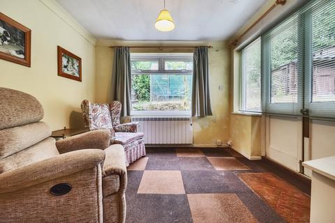 Lowlands Glen Road, Hindhead, GU26 6QE