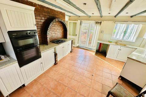 3 bedroom semi-detached house to rent, Sledmore Road, Dudley, DY2 8DY