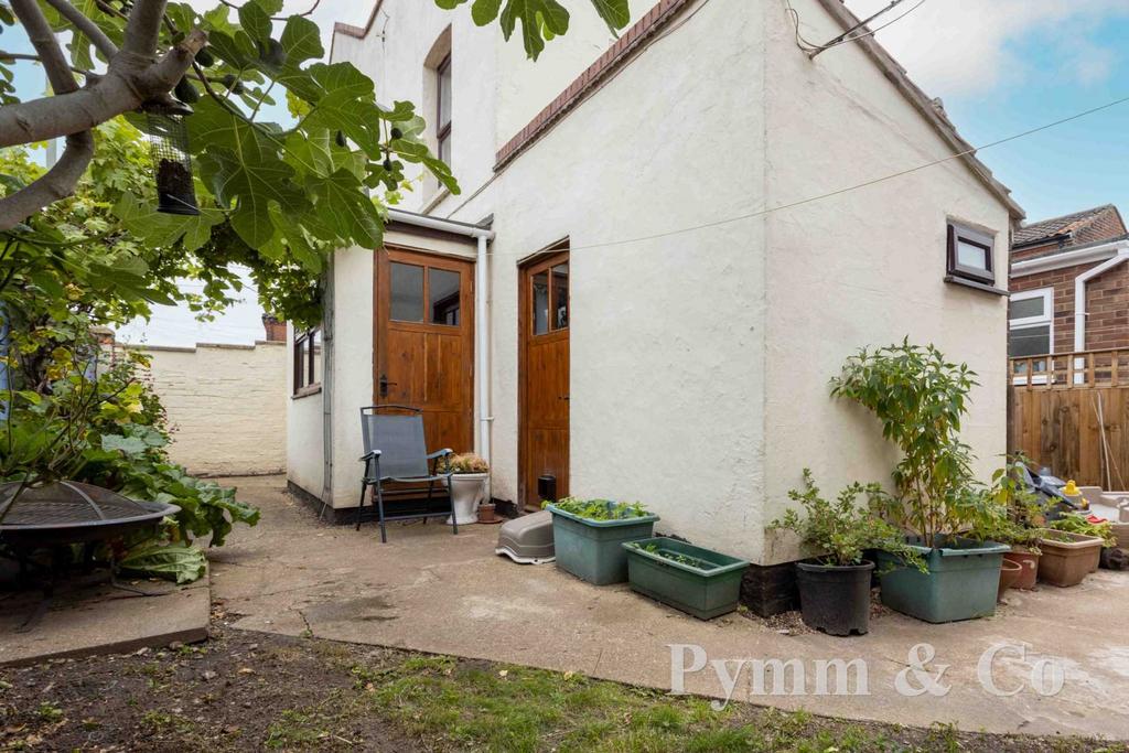 Churchill Road, Norwich NR3 3 bed end of terrace house for sale £300,000