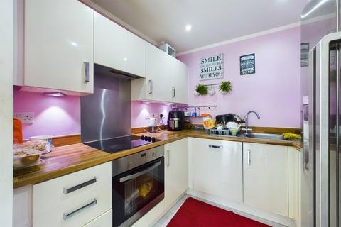 2 bedroom apartment for sale, Featherstone Road, Southall, UB2