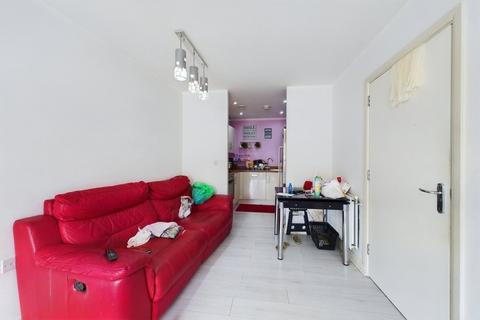 2 bedroom apartment for sale, Featherstone Road, Southall, UB2