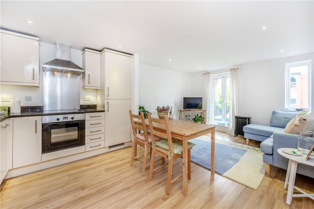 Kitchen/Dining Area