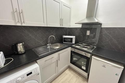 2 bedroom flat to rent, Montpelier, Bruntsfield, Edinburgh, EH10