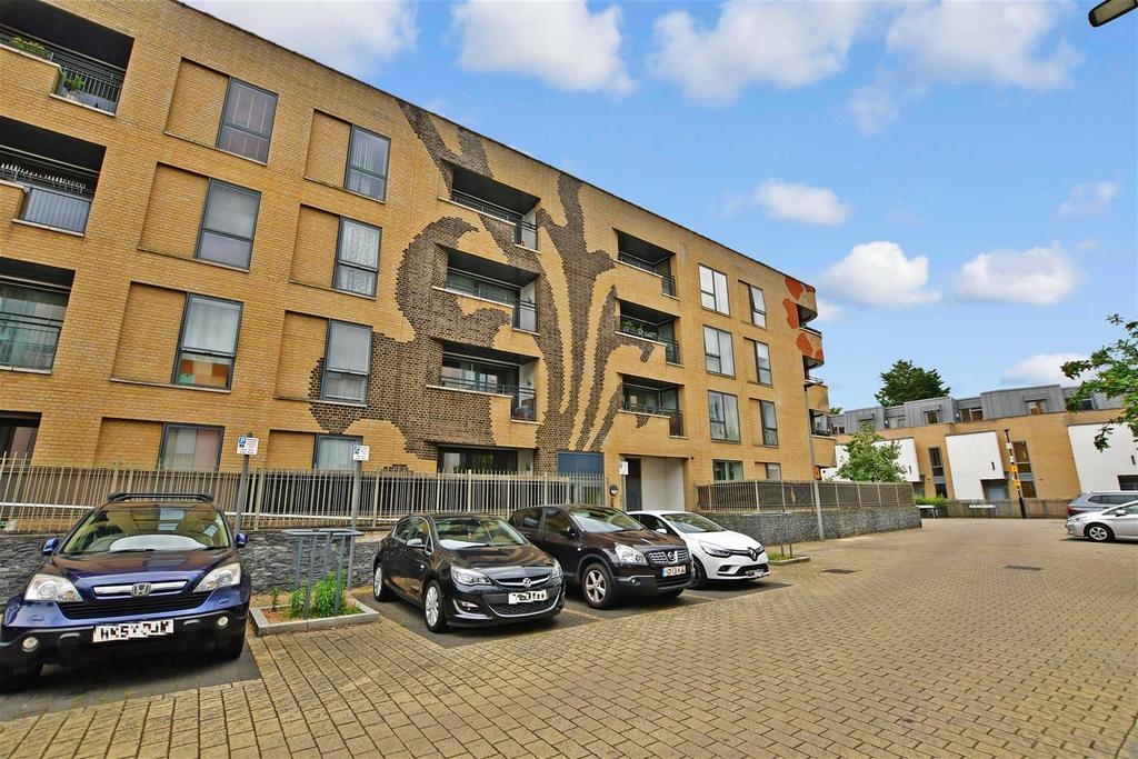 Jacks Farm Way, Chingford, London 1 bed ground floor flat for sale £