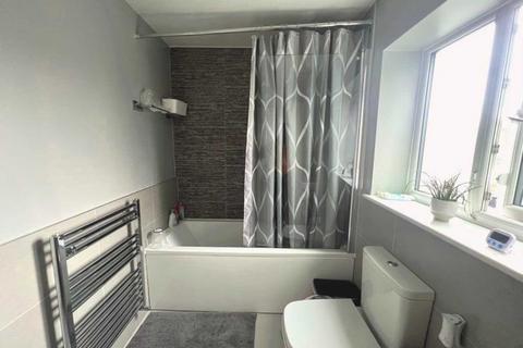 4 bedroom end of terrace house to rent, Willow Close, Buckhurst Hill, Essex