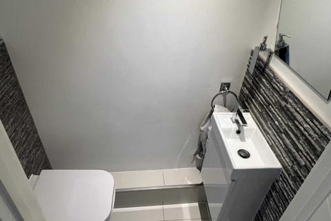 4 bedroom end of terrace house to rent, Willow Close, Buckhurst Hill, Essex