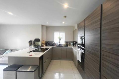 4 bedroom end of terrace house to rent, Willow Close, Buckhurst Hill, Essex