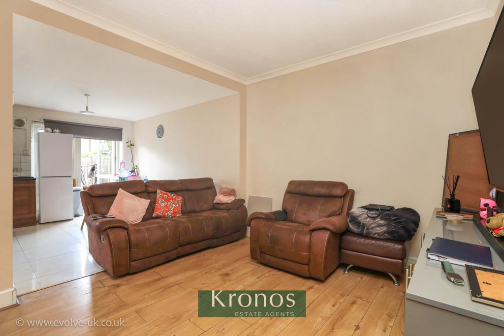 Three Bedrooms End Terrace House for Sale Southal