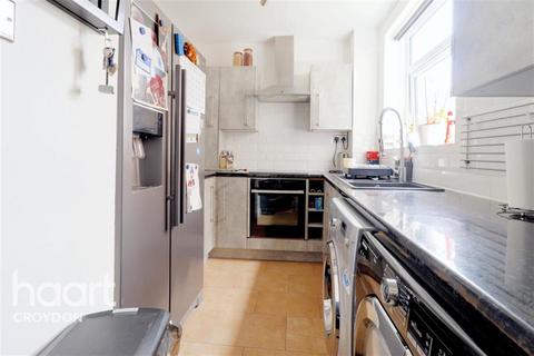 2 bedroom flat to rent, Dorrington Court, SE25