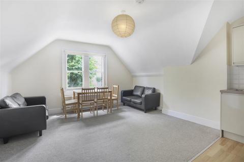 3 bedroom flat to rent, Mount View Road, London