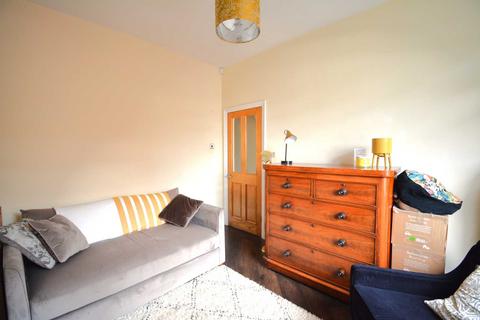 2 bedroom terraced house to rent, Chapel Road, Swinton