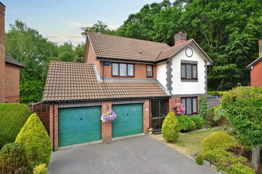 Broadstone 4 bed detached house for sale £585,000
