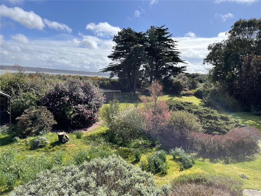 The Drive, Malltraeth, Isle of Anglesey, LL62 6 bed detached house £700,000