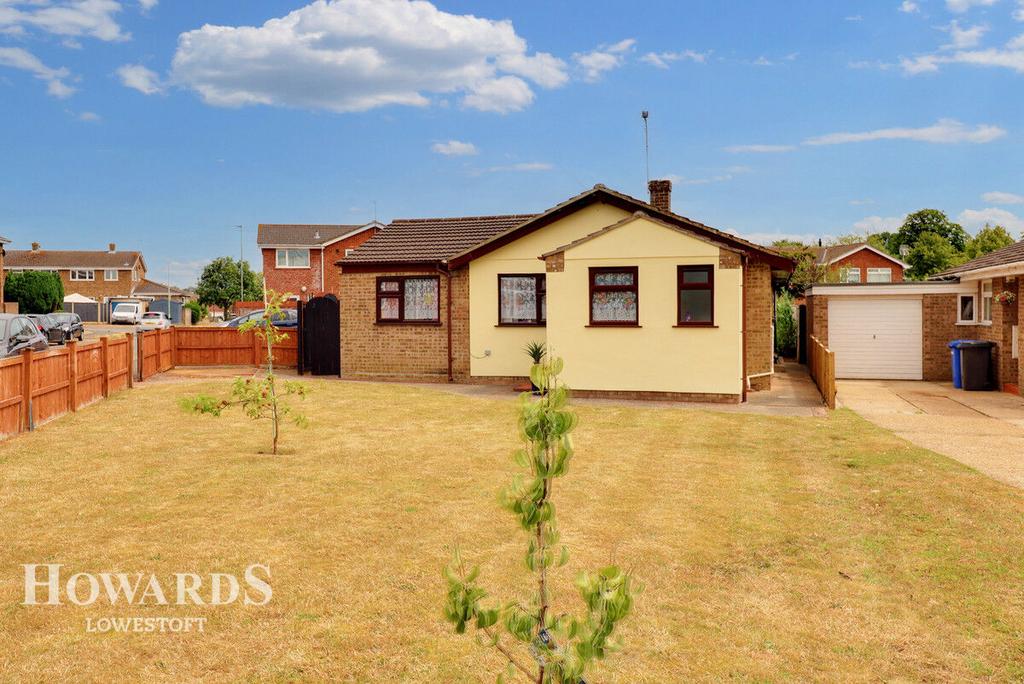 Cambrian Crescent, Oulton Broad 3 bed detached bungalow for sale £350,000