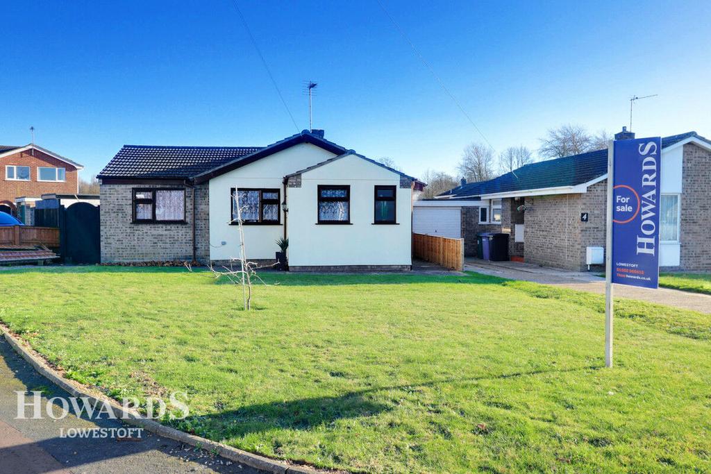 Cambrian Crescent, Oulton Broad 3 bed detached bungalow for sale £300,000