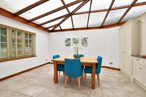 1 Chatsfield, Epsom, KT17 1QS