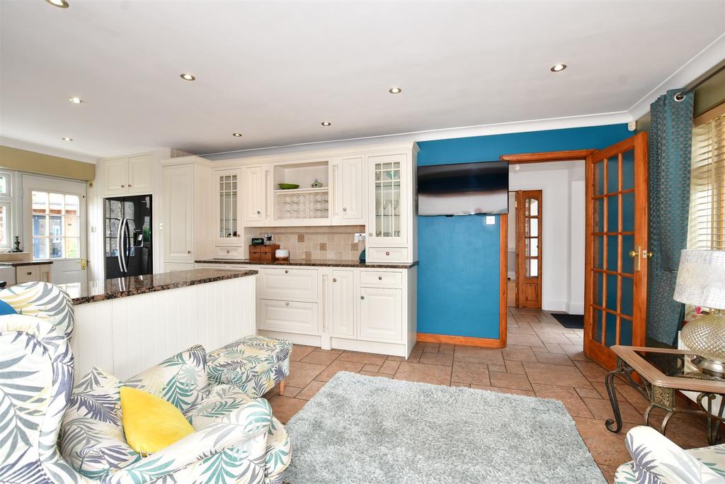 Kitchen/Breakfast Area