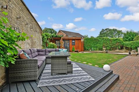 1 Chatsfield, Epsom, KT17 1QS