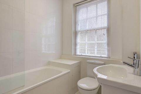 2 bedroom apartment to rent, Fulham Road, London