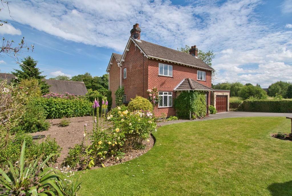 Longford, Ashbourne 3 bed detached house £525,000