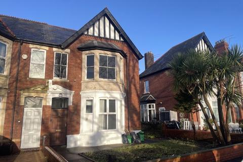 1 bedroom flat for sale, Flat 3, 143 Stanwell Road, Penarth, CF64 3LL