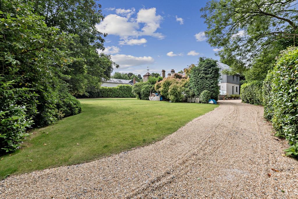 Down Park, Turners Hill Road, Crawley... 3 bed semidetached house £