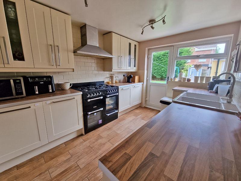 Kewstoke Road, Sneyd Park, Willenhall 5 bed detached house £315,000